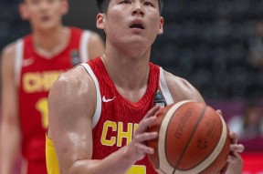 庐州山猫队险胜齐鲁雄鲨队，橄榄球大师赛上演关键失误成转折！客场静默反击-半岛体育官网