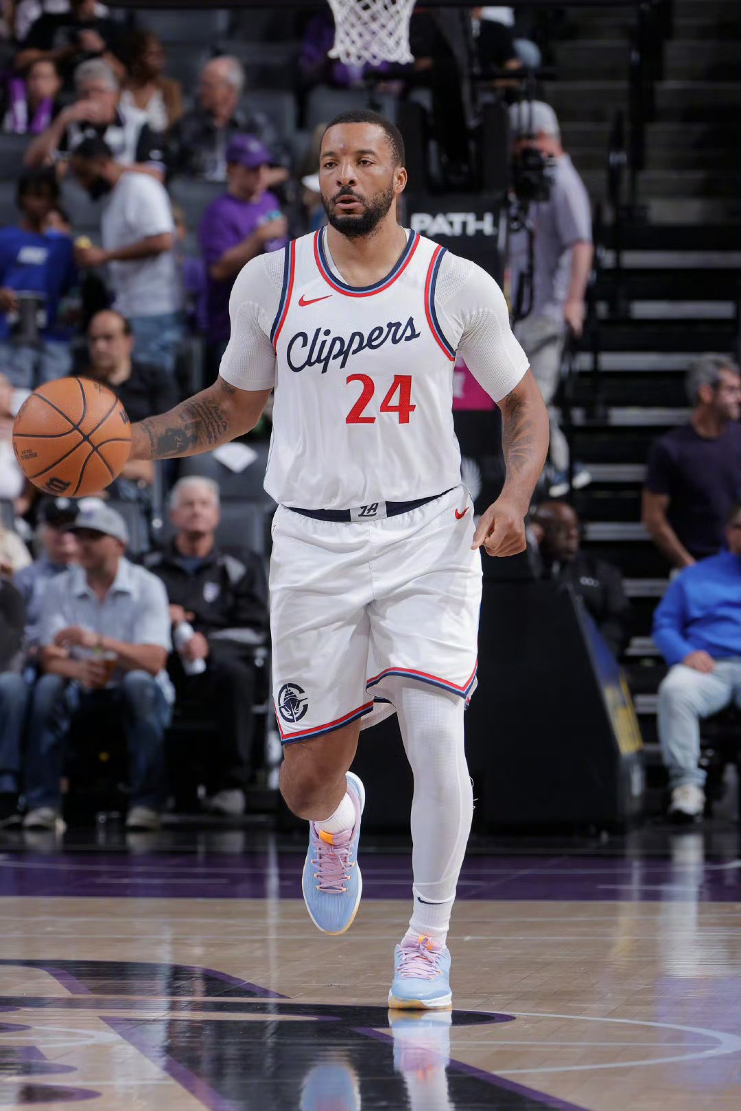 庐州山猫队险胜齐鲁雄鲨队，橄榄球大师赛上演关键失误成转折！客场静默反击